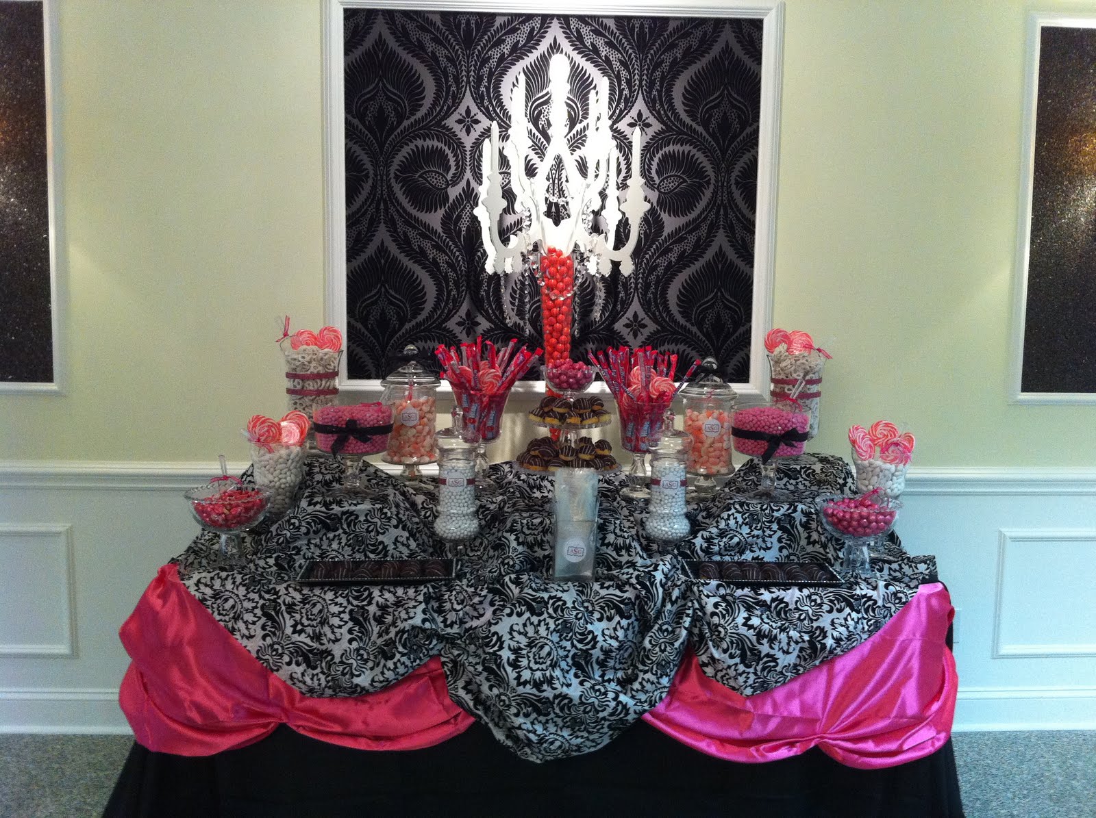 Black And White Table Decorations