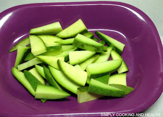 Sliced mango pieces