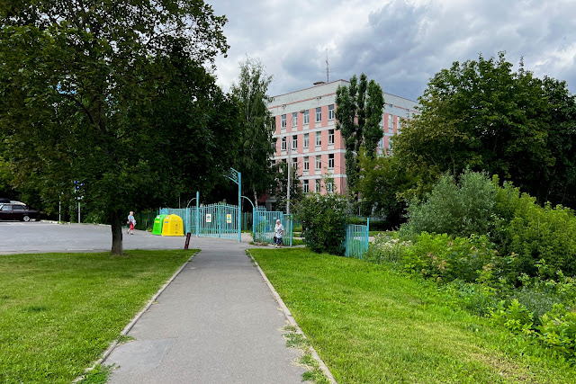 Нахимовский проспект, школа № 626 имени Н. И. Сац, парк Сосенки
