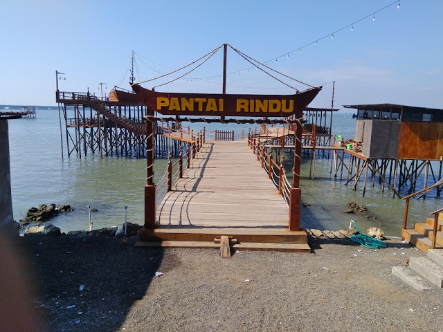 Wisata Pantai Rindu Kesek