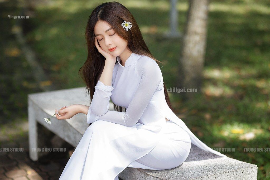 Hot girl ảnh thẻ Lan Hương đẹp như tranh vẽ trong tà áo dài trắng nữ sinh