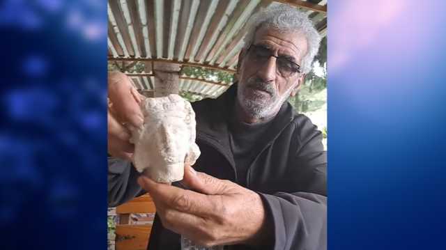 Αρχαία Κυρήνη: Αρχαιολόγος βρήκε τυχαία το κεφάλι αγάλματος ενός αρχαίου Έλληνα θεού