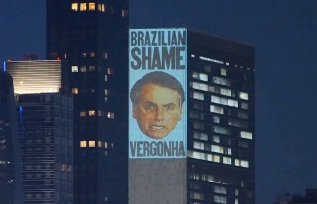 Bolsonaro foi alvo de críticas, que foram projetadas em prédio da ONU