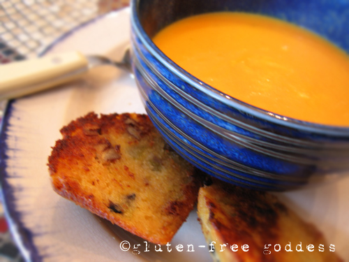 Karina's easy, delicious vegan carrot soup recipe. #glutenfree #vegetarian #vegan