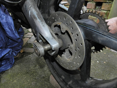 Aprilia RS 125 Rear wheel and Chain and sprocket removal replacing - how to change