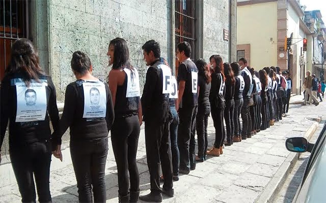 Estados/ Protestan normalistas de Oaxaca por versión de PGR