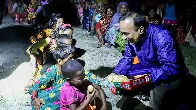 কুড়িগ্রামে আশ্রয়ণ প্রকল্পের সুবিধাভোগীদের সাথে এসপি’র ঈদ আনন্দ