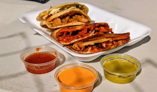 Four gorditas with three salsas