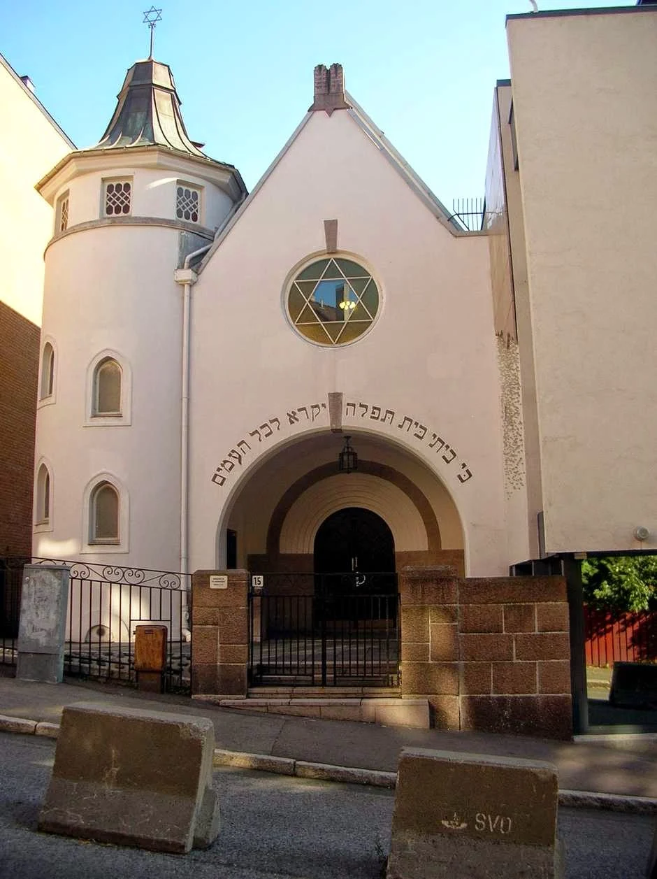 Muçulmanos rodearão sinagoga na Noruega em apoio a judeus
