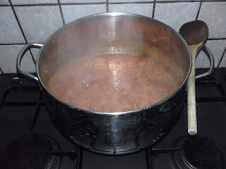 simmering tomato ketchup