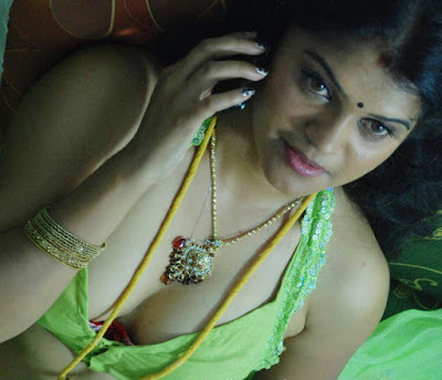 sauth indian bhabhi sami bra  big boobs nud pic