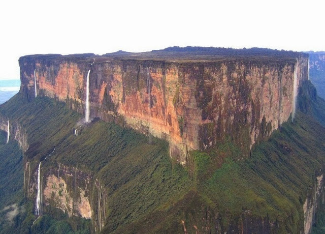 Mountains table or Altiboy "Tepui" in Venezuela Pictures