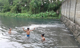  Sungai umbangan PT Grand di desa Beteng sari Lampung Mandi di umbangan desa Beteng sari Lampung