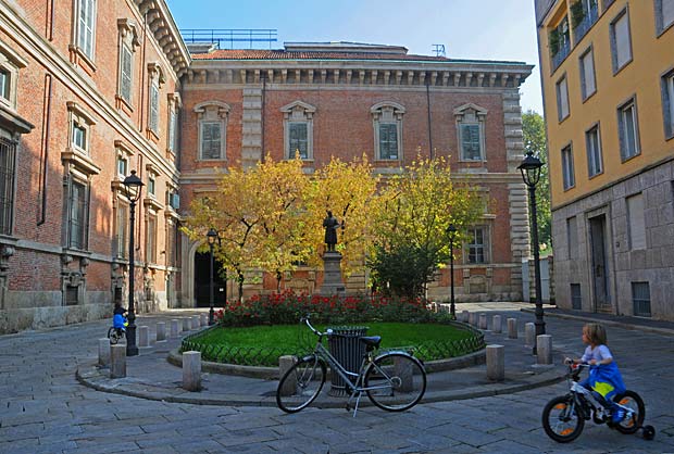 piazzetta Brera