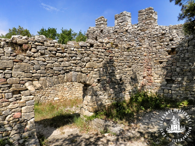 CHUSCLAN (30) - Château-fort de Gicon