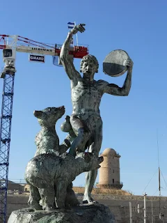 Photos of France: Le dresseur d'oursons de Louis Botinelly in Marseille