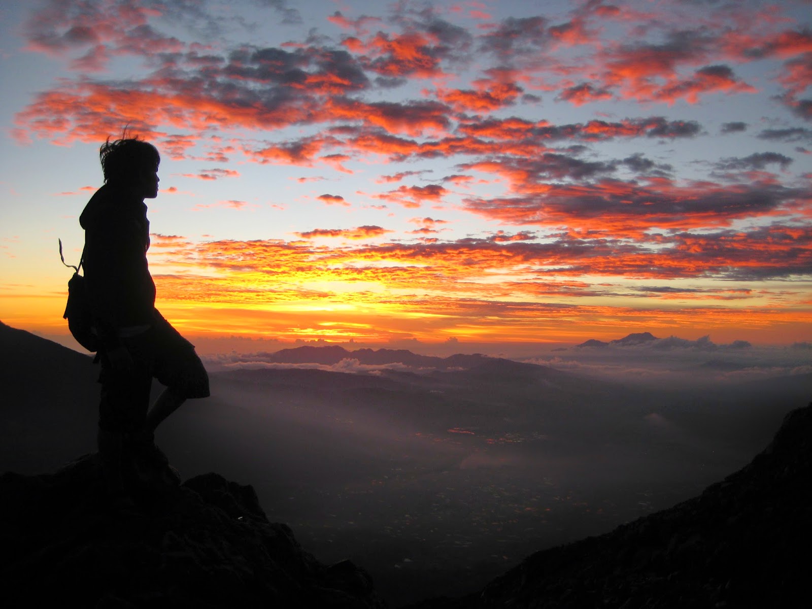 Kehangatan Kehidupan Gunung Marapi Sumatera Barat