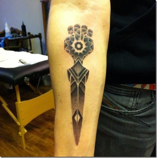 este_dotwork_daga_tatuaje