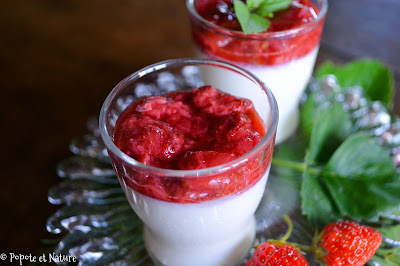 Panna cotta à la feuille de figuier et compotée de fraises au basilic @Popote et Nature