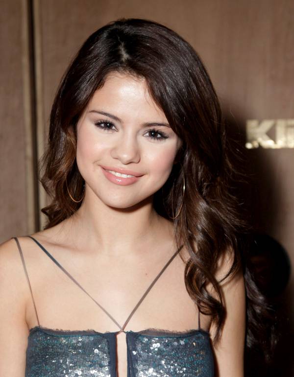 Selena Gomez Zit. selena gomez style 2010.