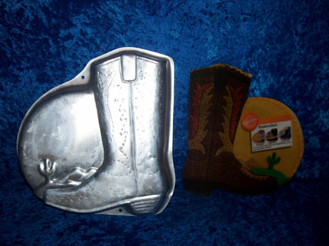 Boots Cake Pan1