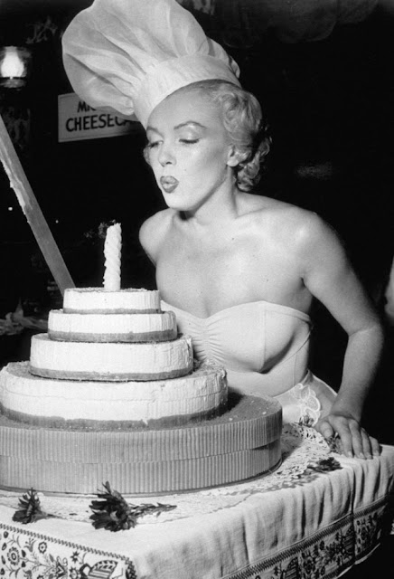 Marilyn Monroe coronada la reina de la tarta de queso