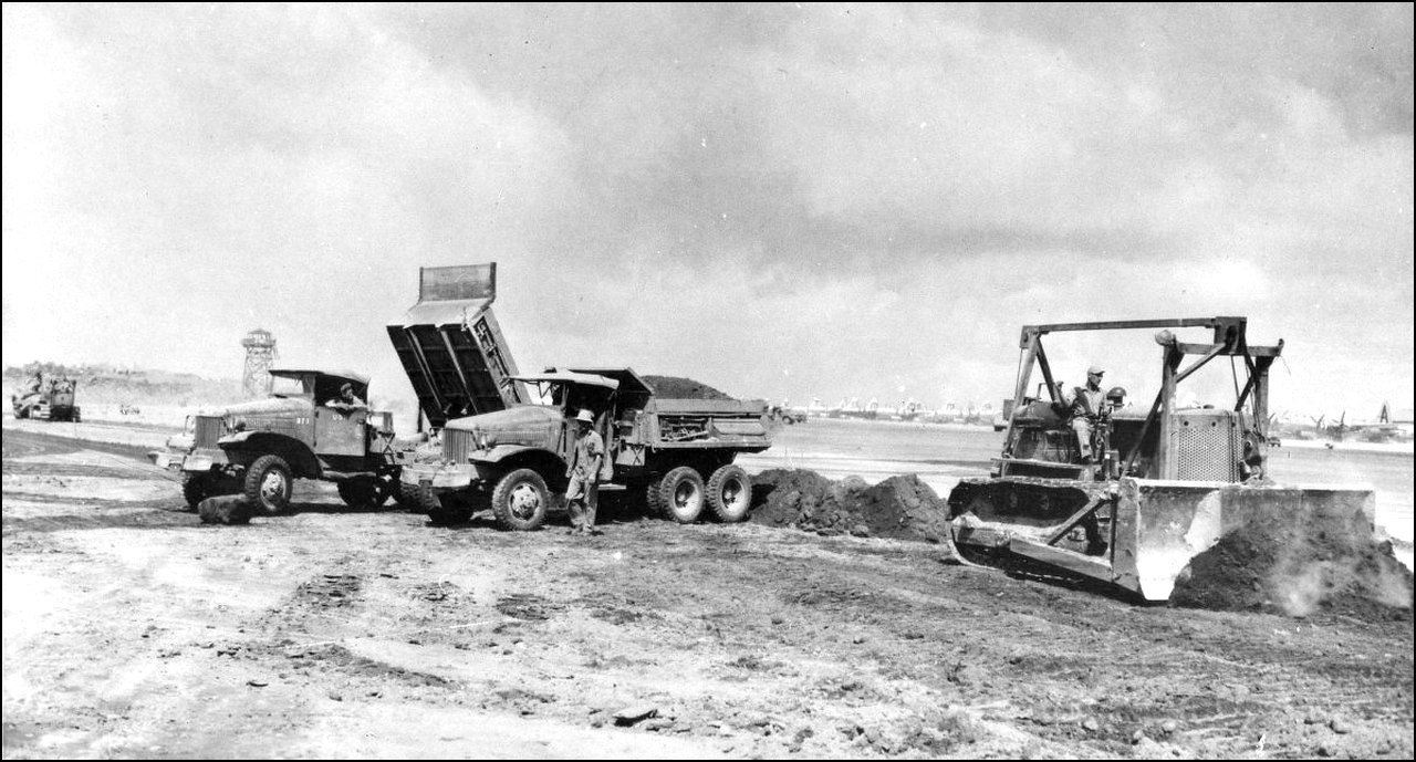 Caterpillar D7  Bulldozer D7%20seabees-leveling-an-airfield-on-iwo-jima-june-1945