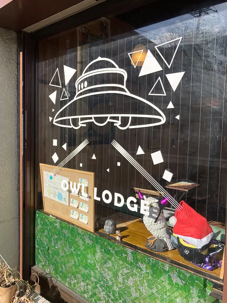 所沢の都市伝説系不思議カフェ『OWL LODGE』のUFOをかたどったロゴ
