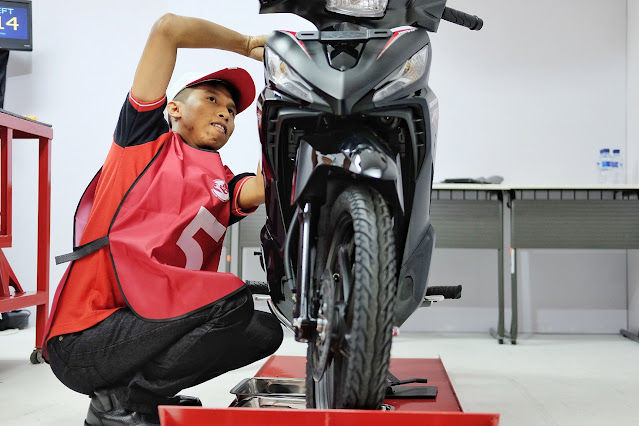 Teknisi sepeda motor Honda yang akan berjuang mengharumkan nama Bangsa Indonesia di ajang Honda Global Technician Contest Motorcycle (GTC) 2023, di Tokyo, Jepang.  #Dokumentasi ketiga peserta di AOC 2018/2023.