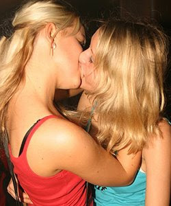 two-women-passionately-kissing-each-other