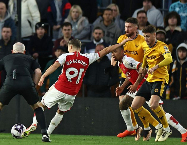 Hasil pertandingan Wolves vs Arsenal, gol pengujung babak bawa Gunners ke puncak.