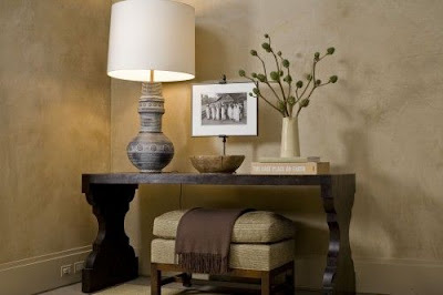 console table, vignette, V line of design  