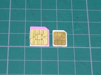 右は参考にした本物のnano SIM