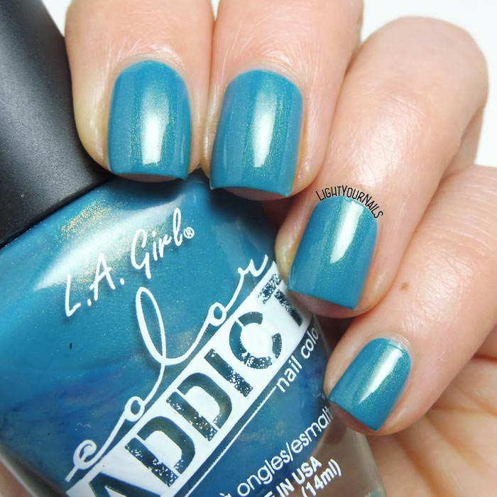 Smalto turchese L.A. Girl Color Addict Obsess turquoise shimmer nail polish #nails #lightyournails