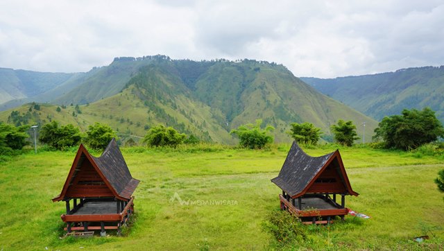 Gedung Pusat Informasi Geopark Kaldera Danau Toba