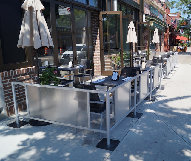 outdoor cafe barriers, outdoor restaurant barriers, cafe fencing