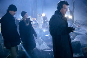 FRINGE: The team (L-R: Joshua Jackson, Anna Torv and John Noble) arrives at the site of an accident in the FRINGE episode The Transformation