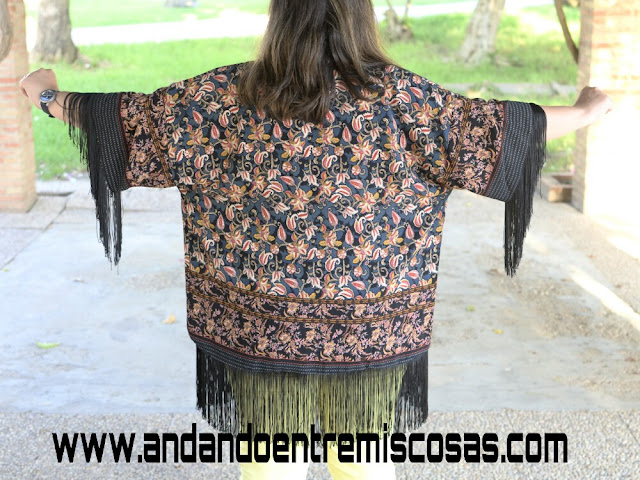 Kimono Negro Con Flores De SheIn