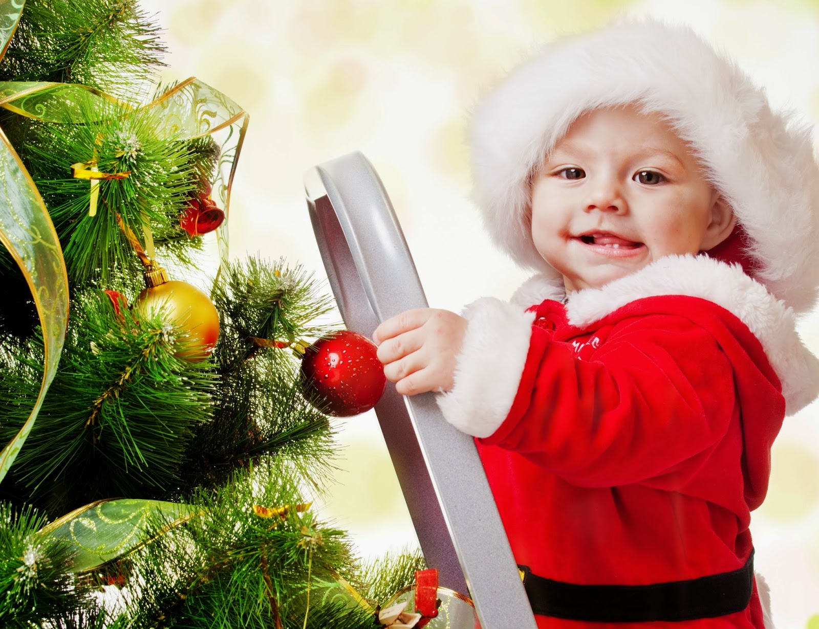 Foto lucu bayi merayakan hari natal