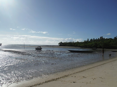 praia de moreré- by Luauribeiro