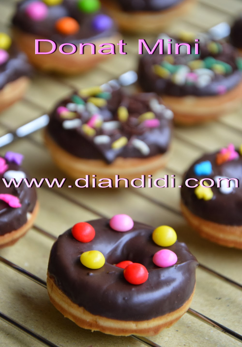 Diah Didi's Kitchen: Resep Donat Mini Pakai Cetakan Donat 