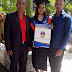 La joven Yoberi Gomez Feliz se gradúa de Licenciada en educación basica.  