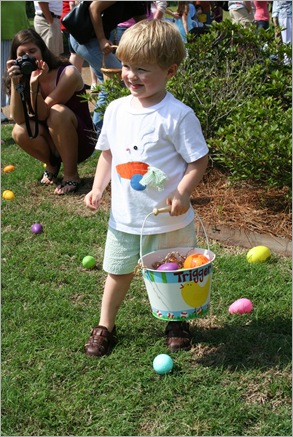 Easter 2011- Temple Egg hunt 045