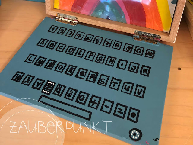 Kinder-Laptop-DIY, Tastatur, Tutorial, Computer aus Zigarrenschachtel, upcycling, Kindergartencomputer, Medien/Informatik im Kindergarten, LP21, Werken mit Kindergartenkinder