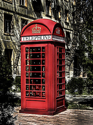 Рекламная телефонная кабина. Advertising telephone booth.