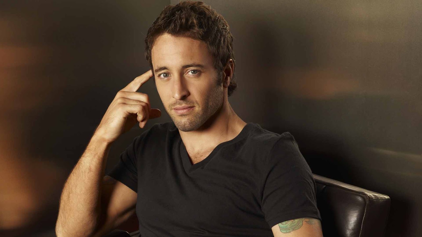 HQ Wallpapers: Alex O'loughlin Pictures