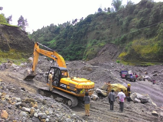 Truk Pasir Merapi5