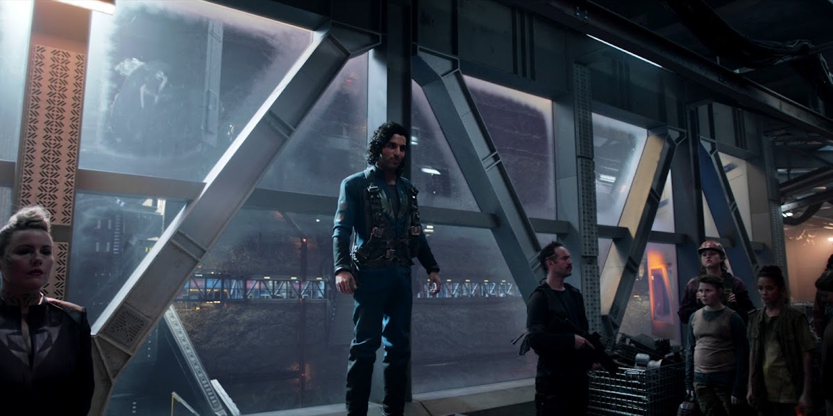 A ship closing to Ceres in 'The Expanse' TV series