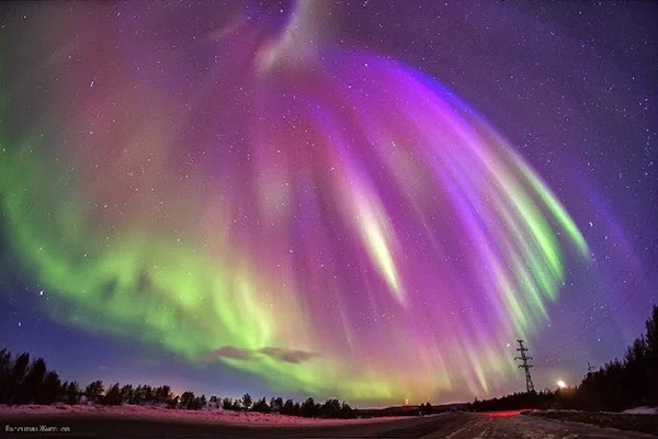 Aurora yang Muncul Saat Badai Matahari 6 April 2014