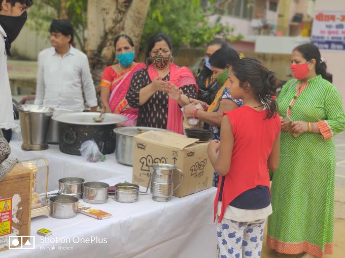 साया मिशन हैपिनेस हैल्पिंग हैन्डस टीम ने ज़रूरतमंदों के बीच किया भोजन वितरण